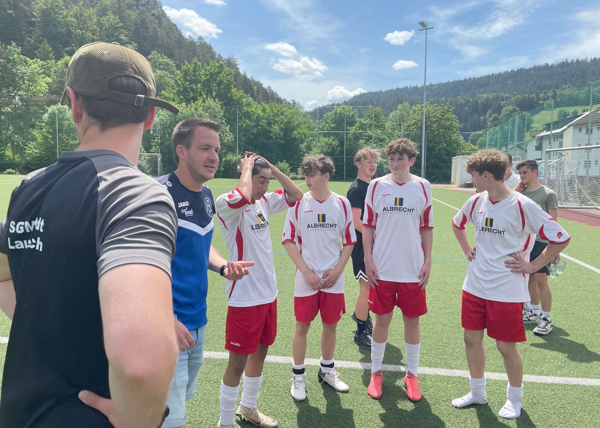 Die Trainer gratulieren zur Meisterschaft