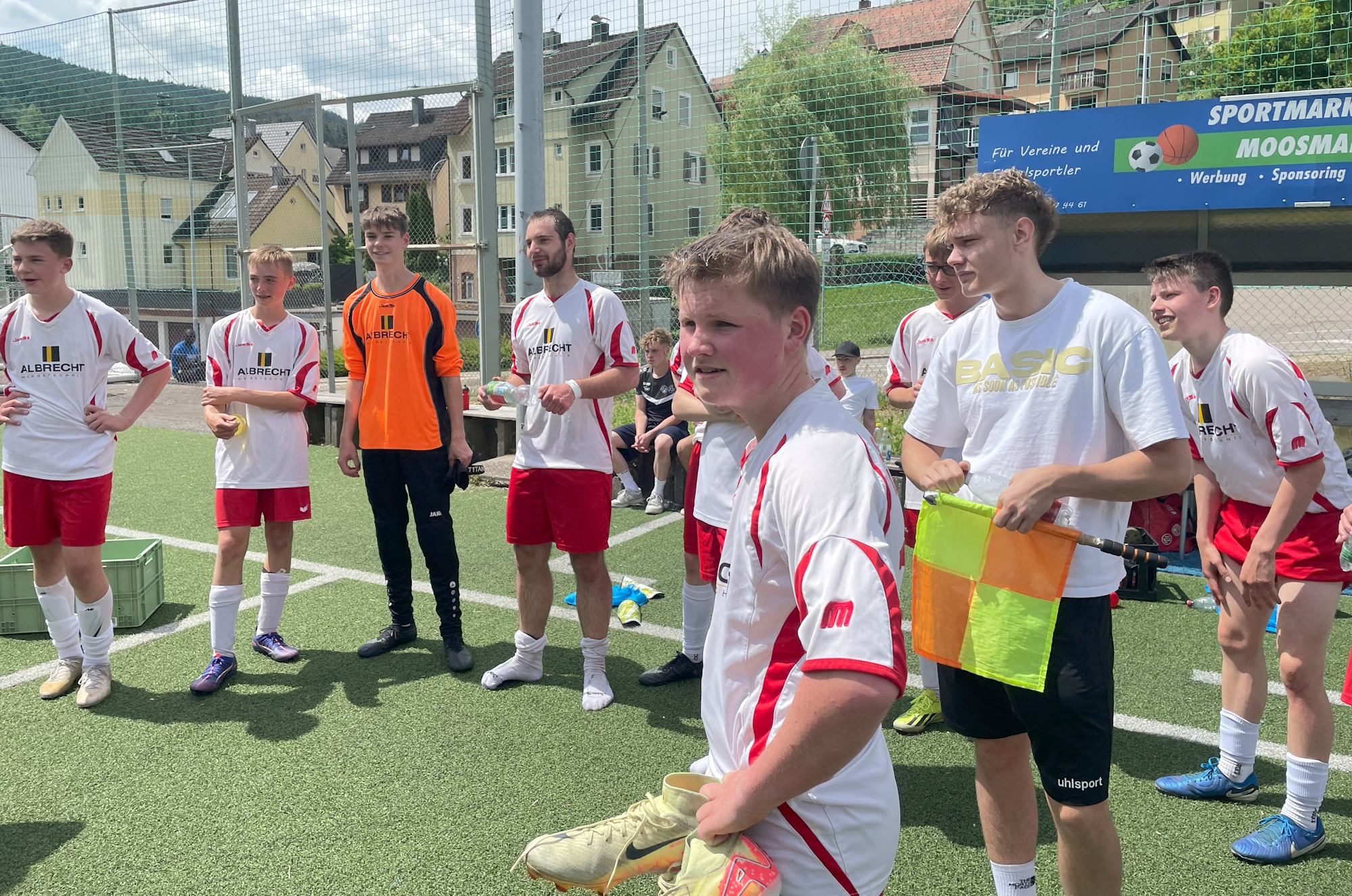 Die Trainer gratulieren zur Meisterschaft