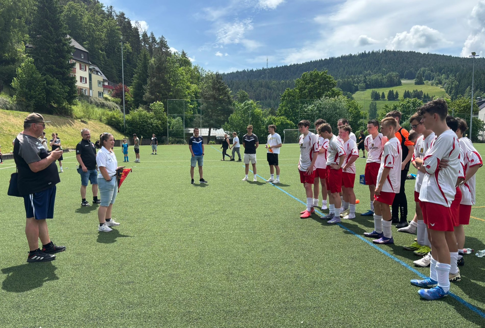 Lena Aberle gratueliert seitens des WFV zur Meisterschaft