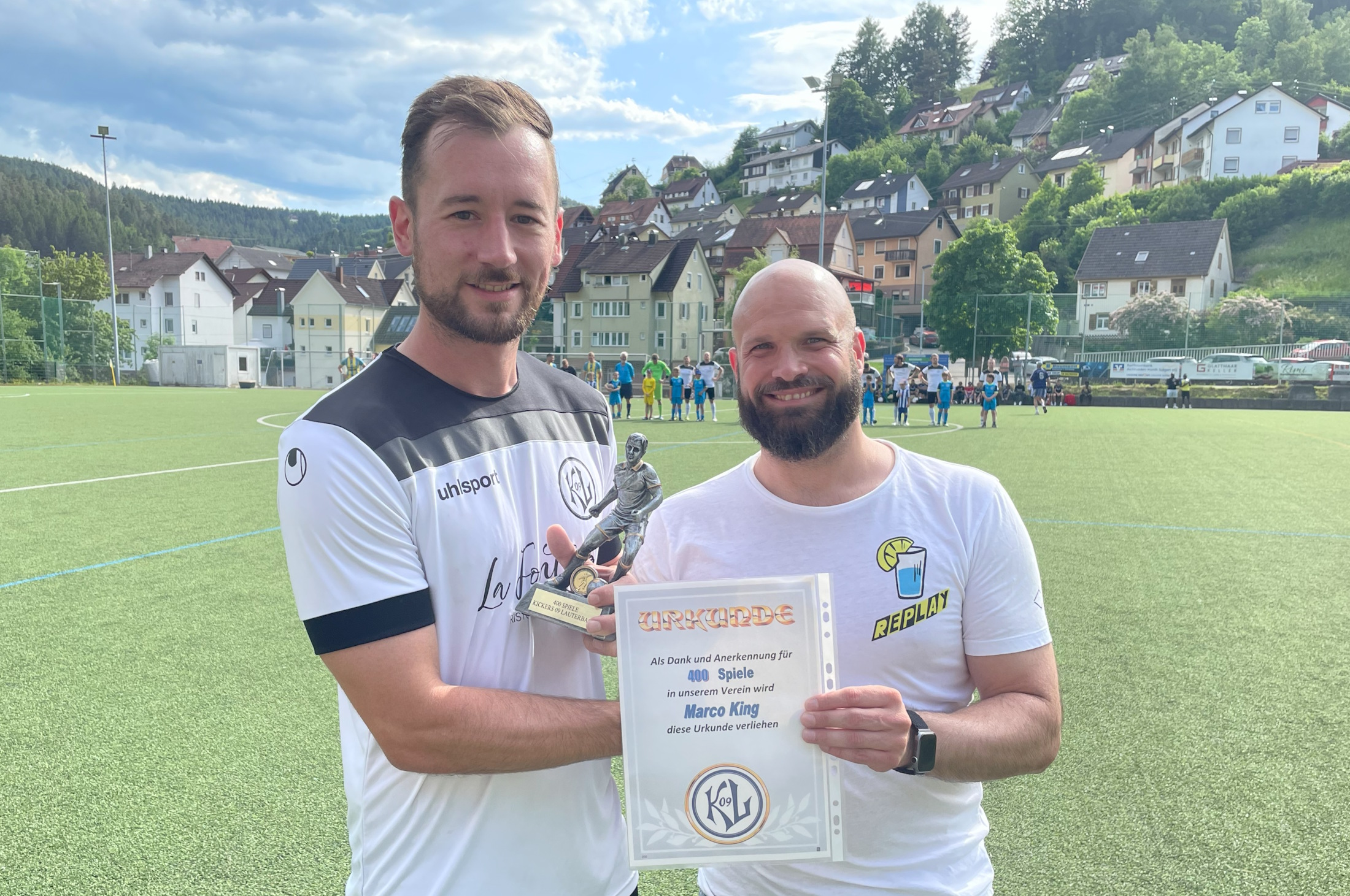 Vor dem letzten Saisonspiel wurde Marco King vom sportlichen Leiter Andy Broghammer fr 400 Spiele geehrt