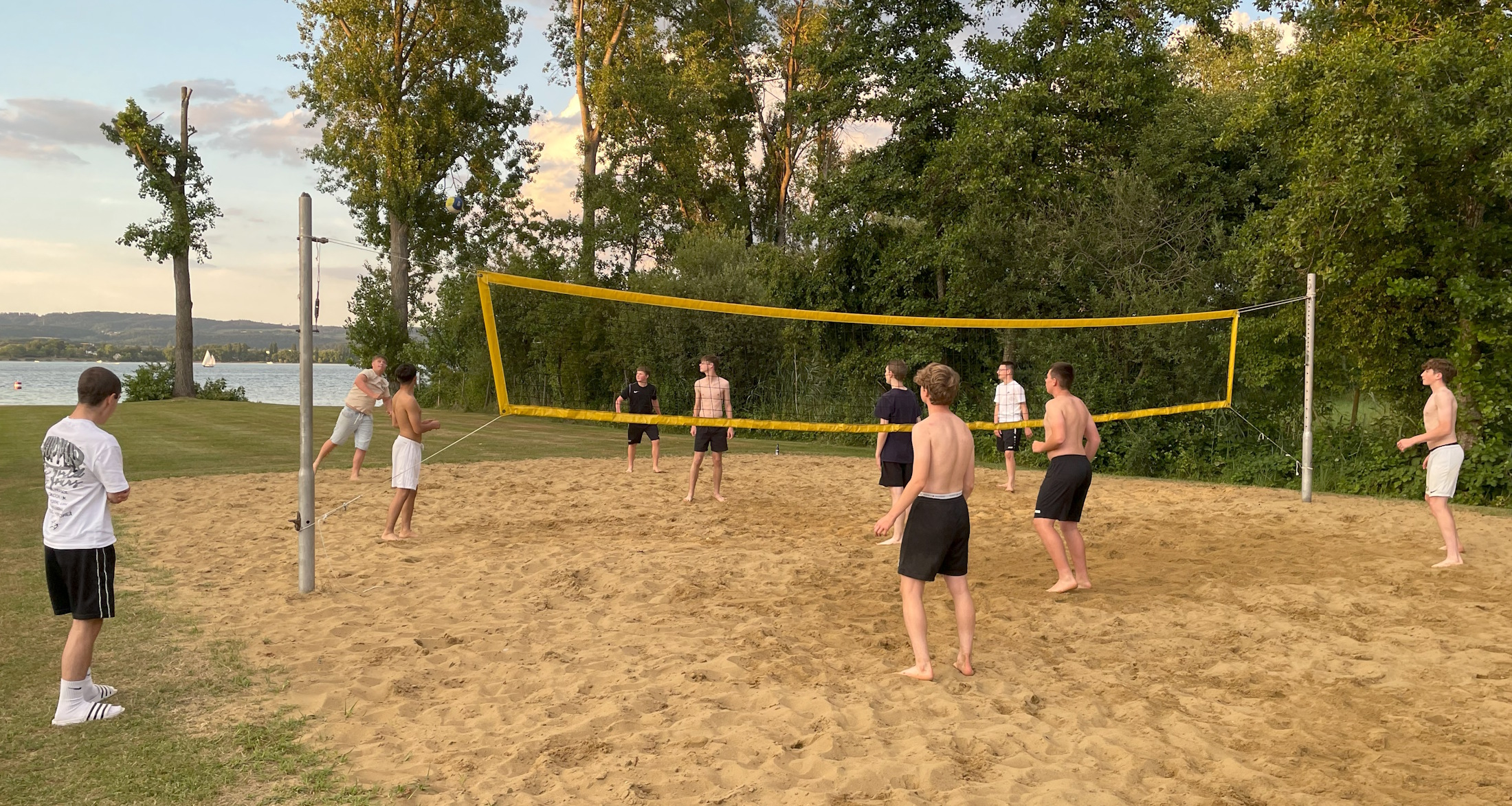 Beach-Volleyball im Strandbad Iznang