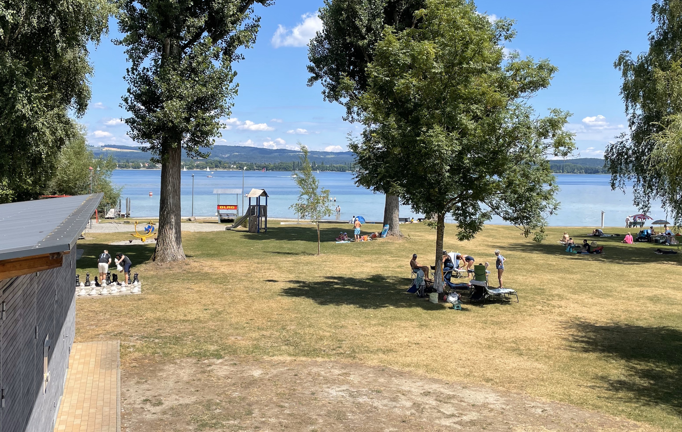 Schach und Baden im Strandbad Iznang