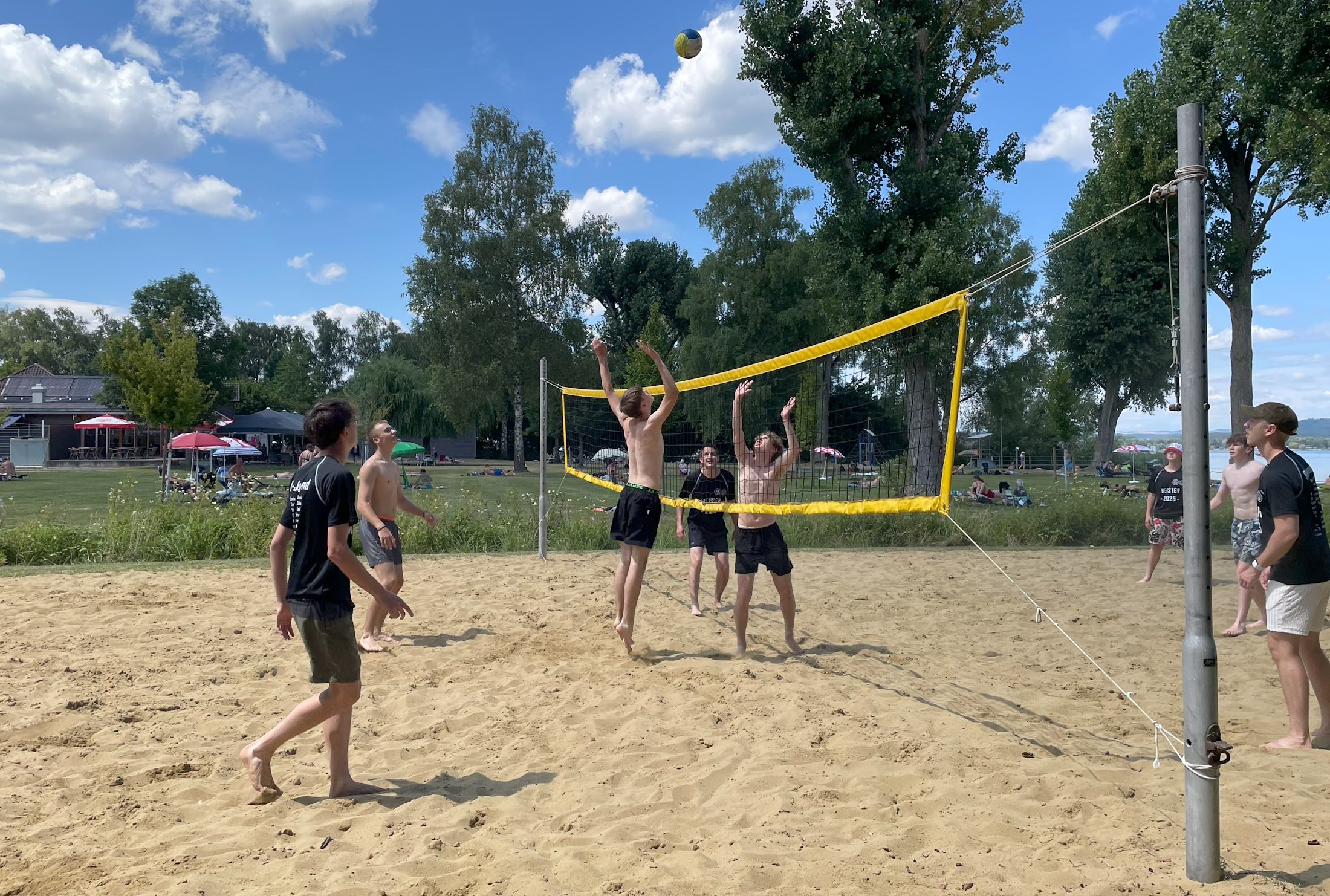 Beach-Volleyball im Strandbad Iznang
