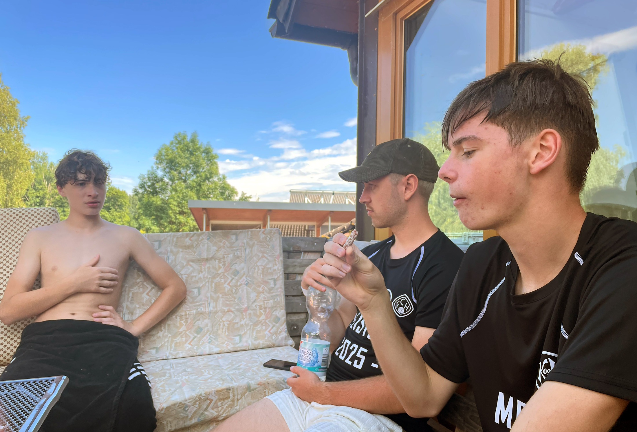 Terasse der Unterkunft in der DLRG Rettungswache am Strandbad Iznang